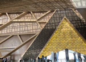 Grand Egyptian Museum Tours – Führung im beeindruckenden Atrium des Museums
