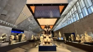 Eintrittskarten für das Grand Egyptian Museum – Innenansicht der Ausstellungsräume