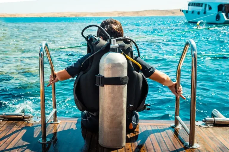 Tauchkurs für Anfänger Hurghada Kosten - Taucherin unter Wasser